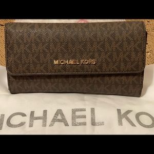 Michael Kors jet set travel Large trifold wallet
